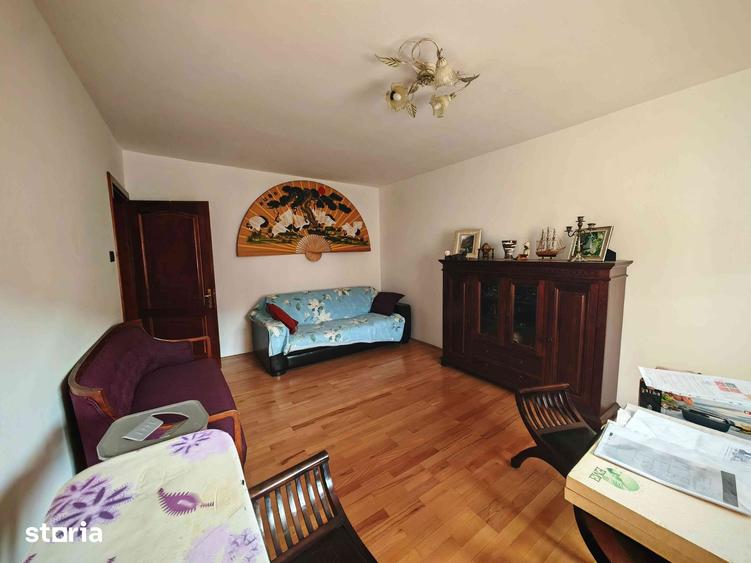 Apartament cu 3 camere decomandat în Vest