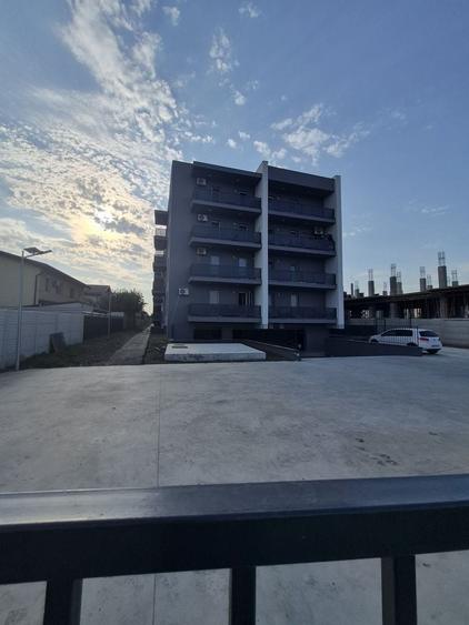 Apartament cu 3 camere decomandat în Theodor Pallady