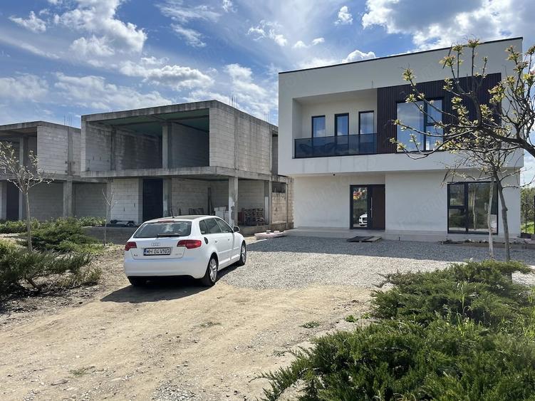 Casă cu Teren 1350 Mp în Șimian