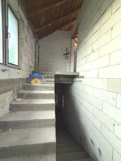 Casă cu 4 camere cu Teren 632 Mp în Girov