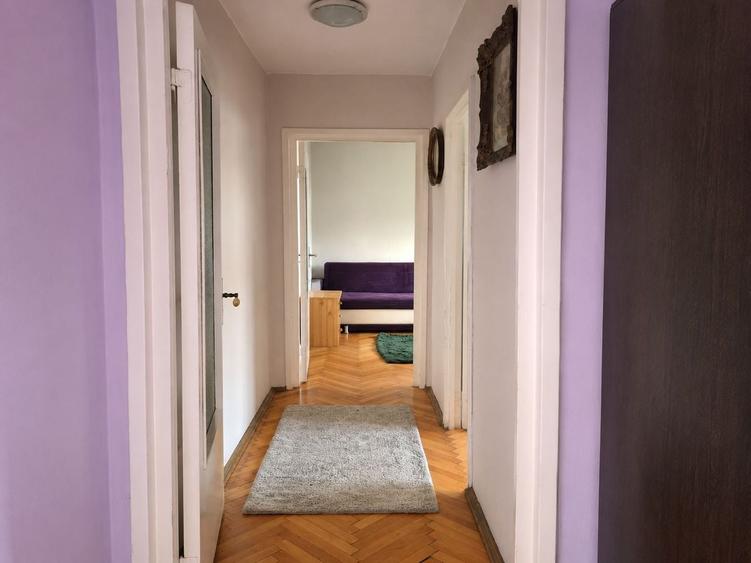 Apartament cu 3 camere semidecomandat, mobilat în Cetății