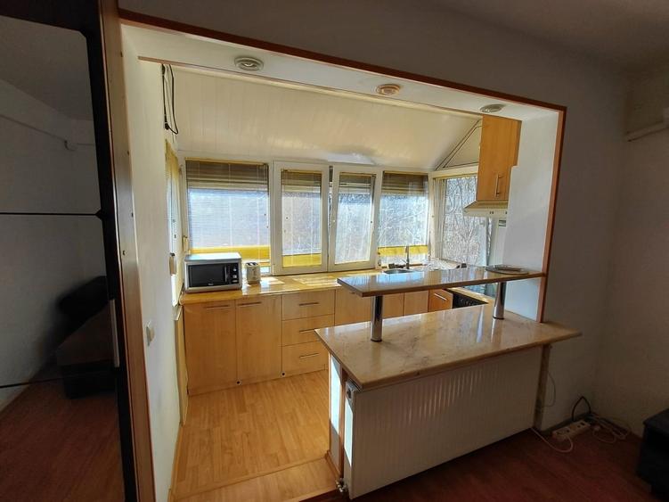 Apartament cu 3 camere semidecomandat în Central