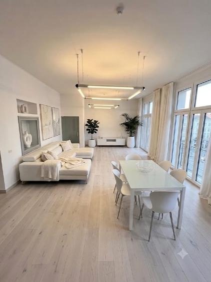 Apartament cu 5 camere, mobilat în Central
