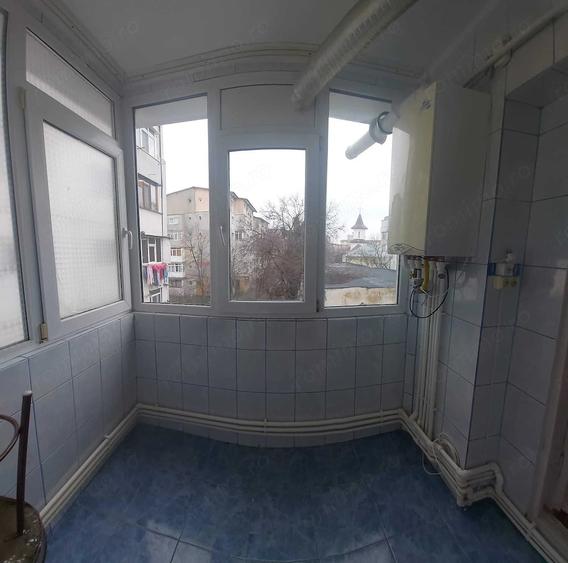 Apartament cu 3 camere decomandat în Micro 21