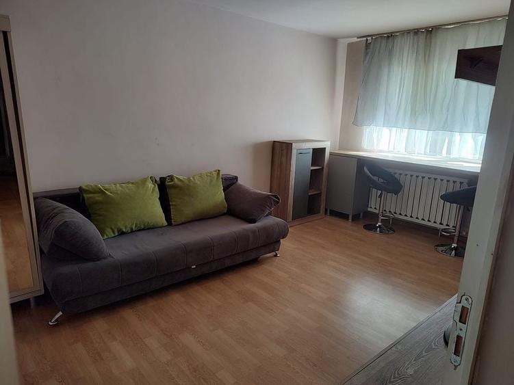 Garsonieră decomandată în Lipovei