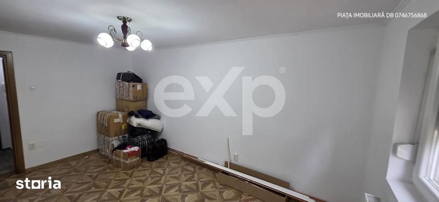Apartament cu 3 camere decomandat, mobilat în Micro 6