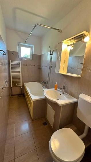 Apartament cu 2 camere semidecomandat, mobilat în Dacia