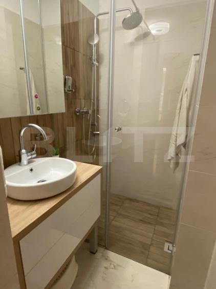 Apartament cu 4 camere semidecomandat, mobilat în Plopilor
