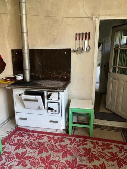 Casă cu 4 camere în Jamu Mare