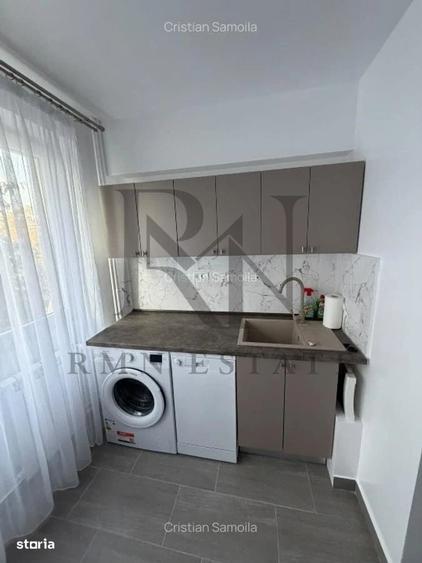 Apartament cu 3 camere decomandat în Titan