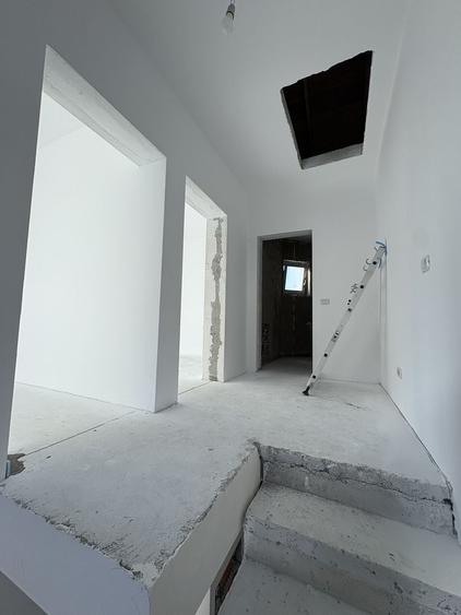 Casă cu 3 camere în Valea Adâncă