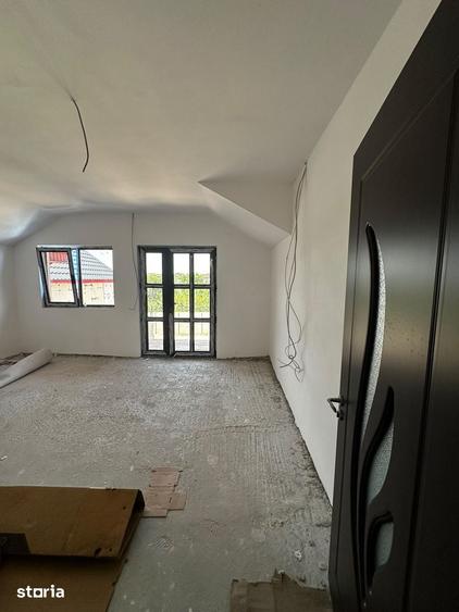 Casă cu 5 camere cu Teren 200 Mp în Lumina
