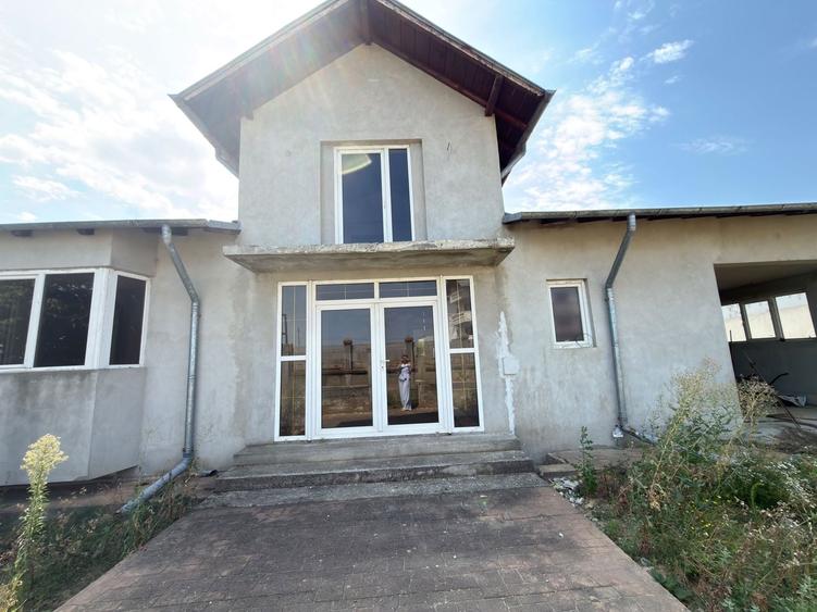 Casă individuală cu 5 camere cu Canalizare în Băleni-Sârbi