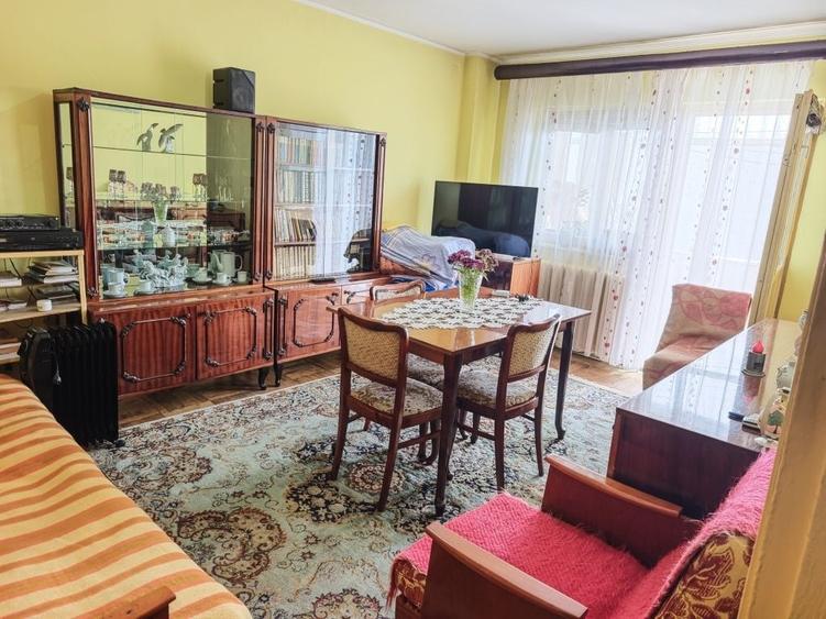 Apartament cu 3 camere decomandat în Găvana