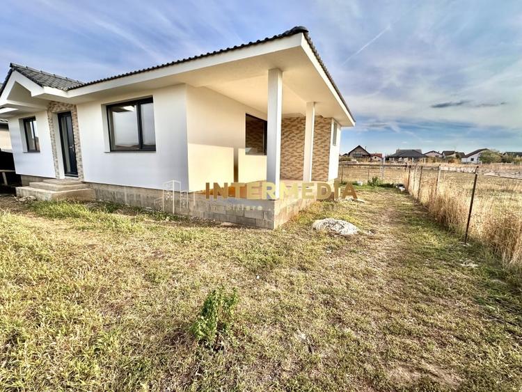 Casă individuală cu 3 camere cu Teren 300 Mp în Micești