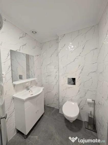 Apartament cu 4 camere semidecomandat în Florești