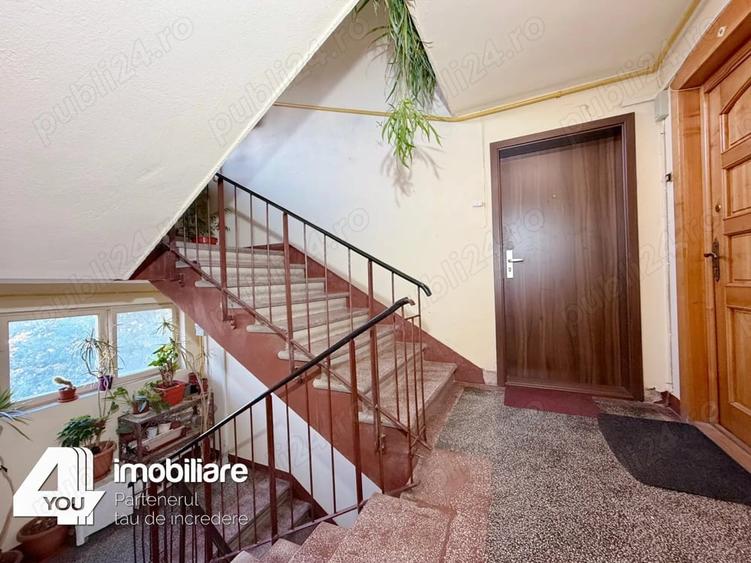 Apartament cu 4 camere decomandat în Boul Roșu