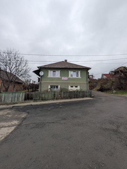 Casă cu 4 camere în Dumitra