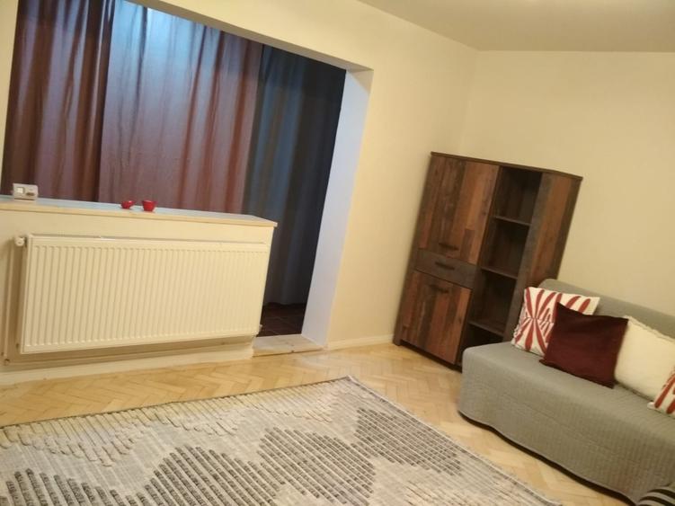 Apartament cu 3 camere decomandat în Torontalului