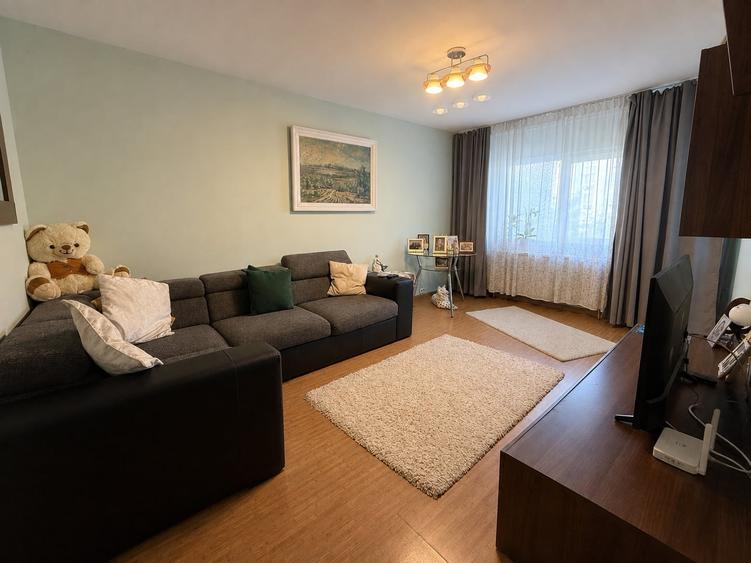 Apartament cu 3 camere decomandat în Rahova