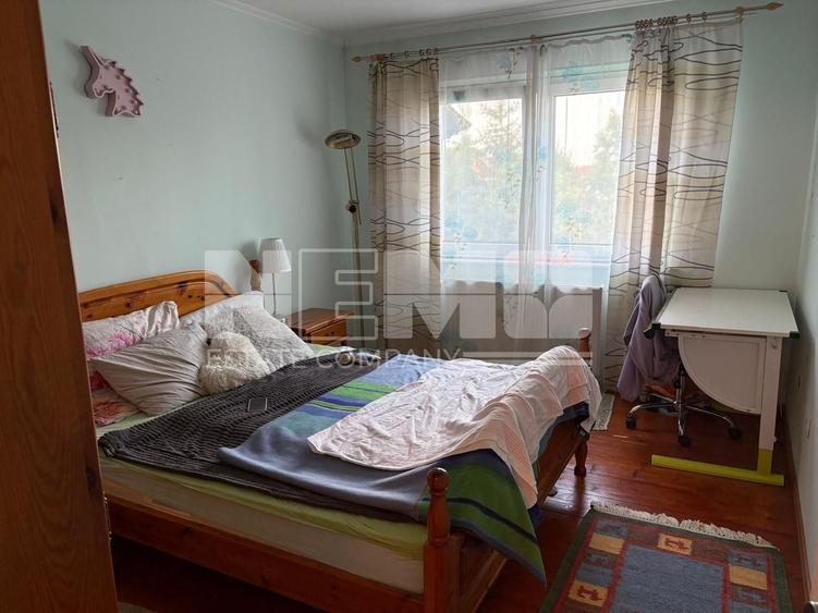 Duplex cu 6 camere cu Canalizare în Central