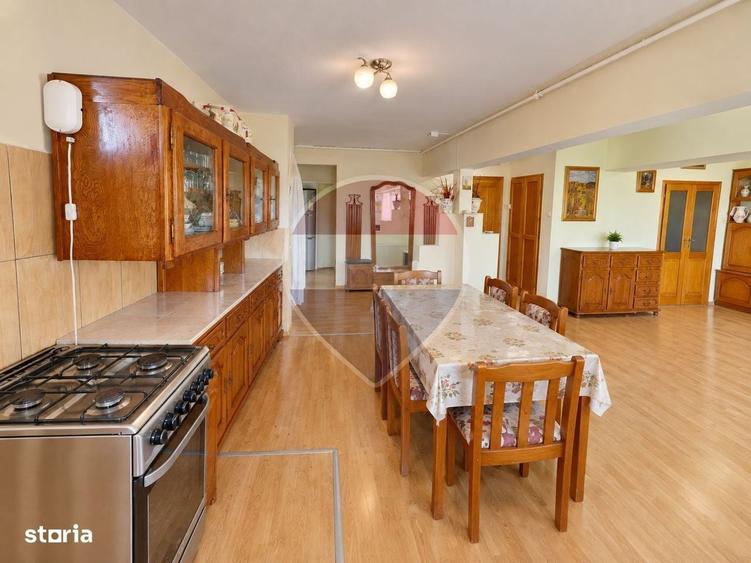 Apartament cu 3 camere decomandat în Sud