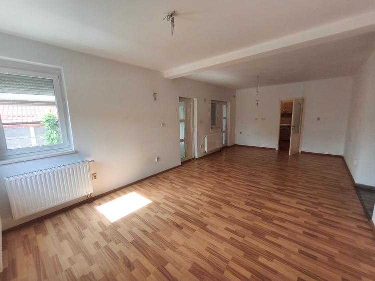 Duplex cu 7 camere cu Canalizare în Chișoda
