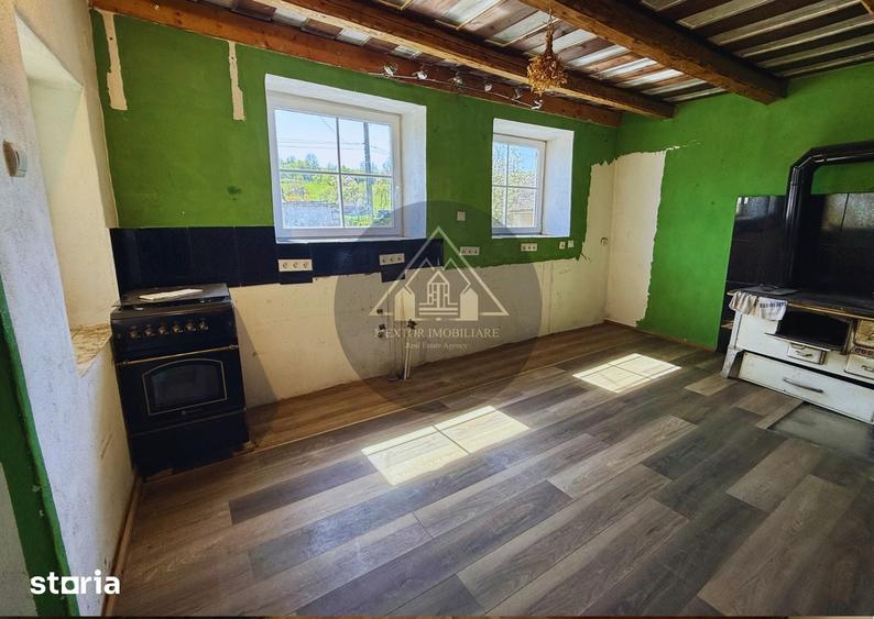 Casă cu 2 camere cu Teren 1414 Mp în Laslea