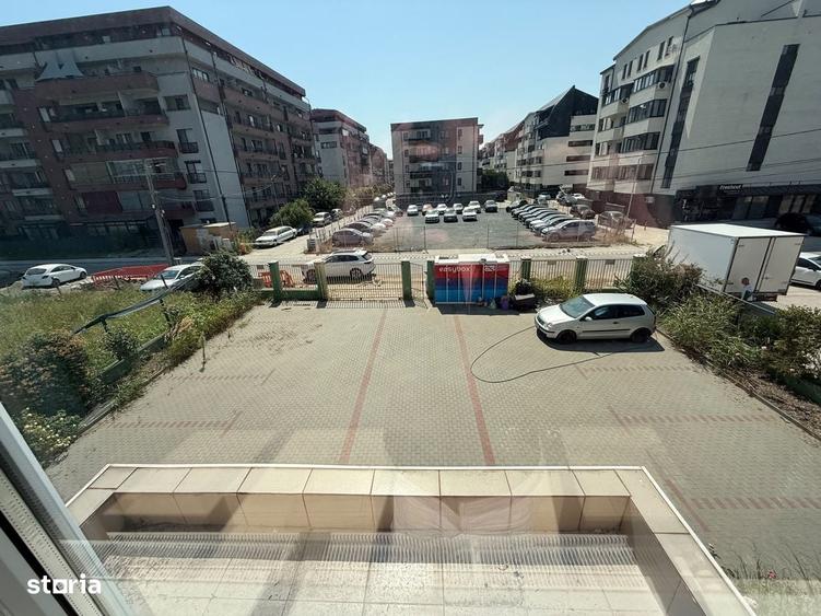 Spațiu comercial, de 650 mp, în Central