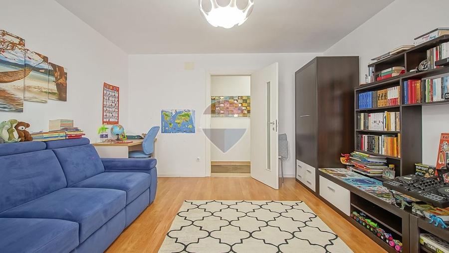Apartament cu 2 camere decomandat, mobilat în Tractorul