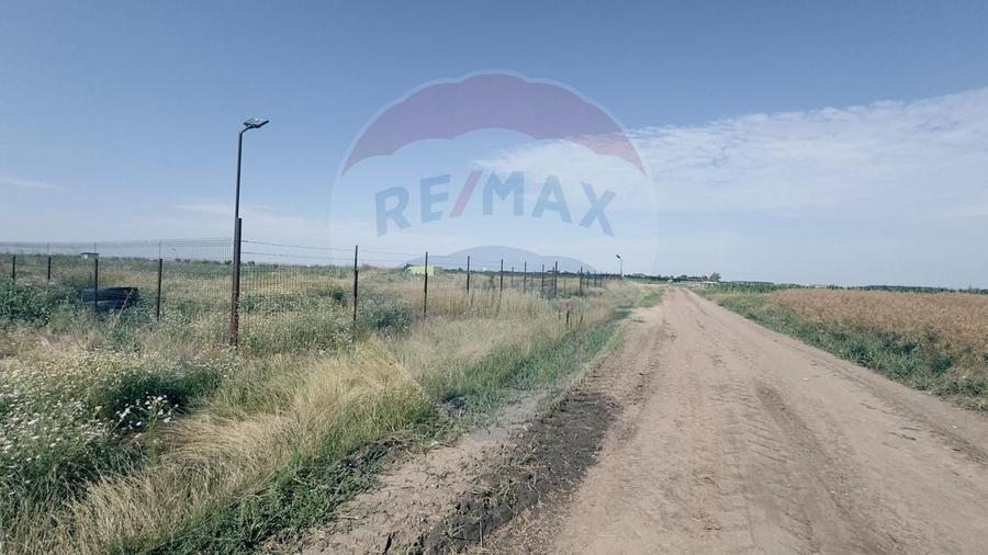 Teren agricol extravilan de 16750 mp, în Cârcea