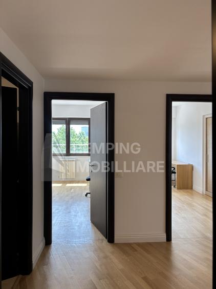 Apartament cu 4 camere semidecomandat, mobilat în Herăstrău