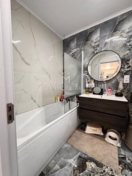 Apartament cu 3 camere semidecomandat, mobilat în Est