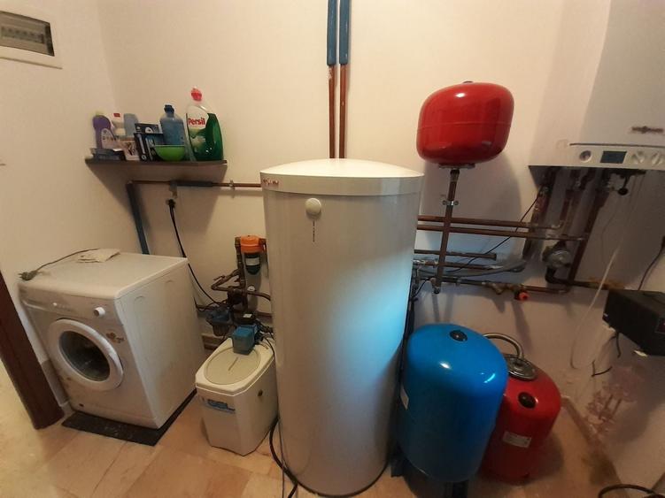 Casă individuală cu 6 camere cu Canalizare în Săftica