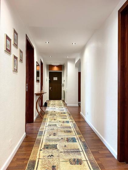 Apartament cu 3 camere decomandat în P-ța Unirii