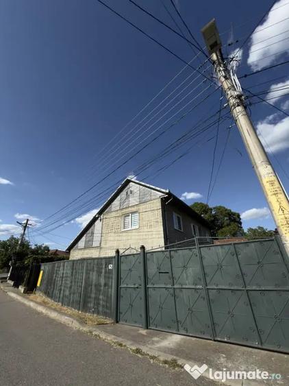 Casă cu 5 camere în Coman