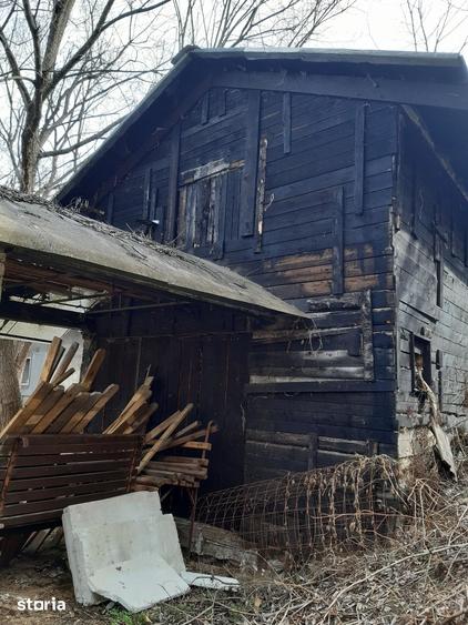 Casă cu 2 camere cu Teren 713 Mp în Petros