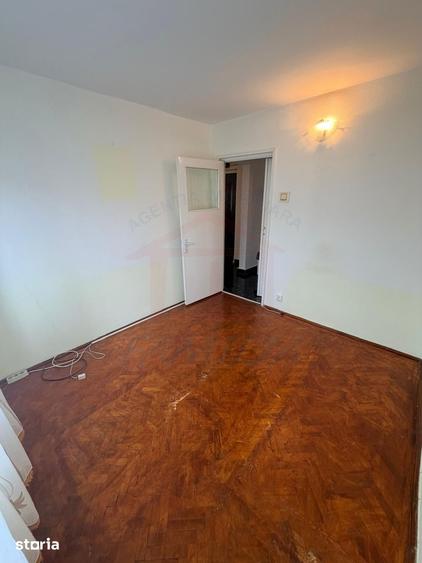 Apartament cu 4 camere în Micro 13