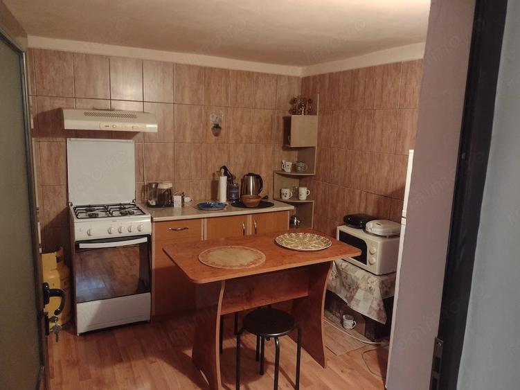 Casă cu 4 camere cu Teren 1800 Mp în Teslui