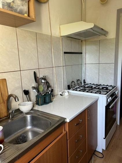 Apartament cu 3 camere semidecomandat, mobilat în Păcurari