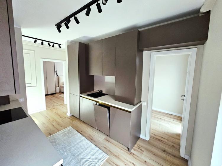 Apartament cu 3 camere semidecomandat în Florești