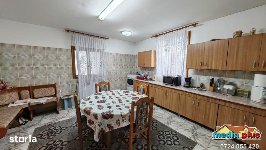 Casă cu 4 camere cu Teren 2422 Mp în Foltești