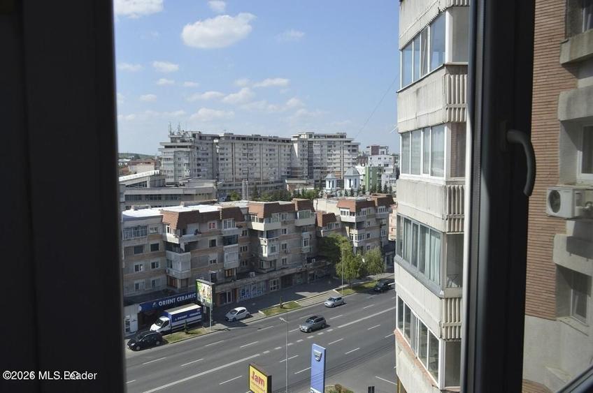Apartament cu 4 camere decomandat în Central