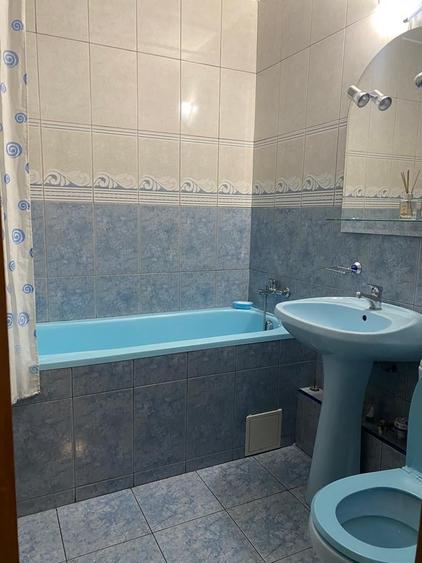 Apartament cu 3 camere decomandat în Berceni