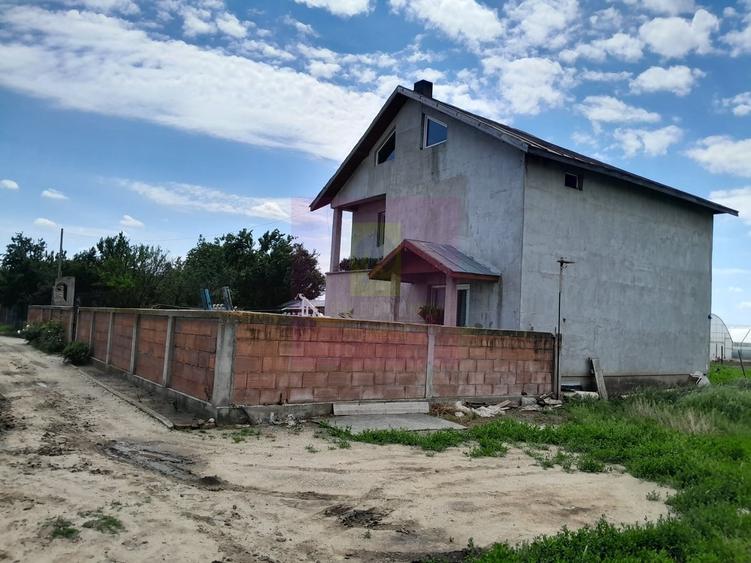 Casă cu 4 camere în Eroii Revoluției