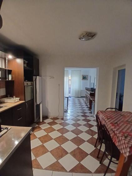 Apartament cu 3 camere decomandat în Valu lui Traian