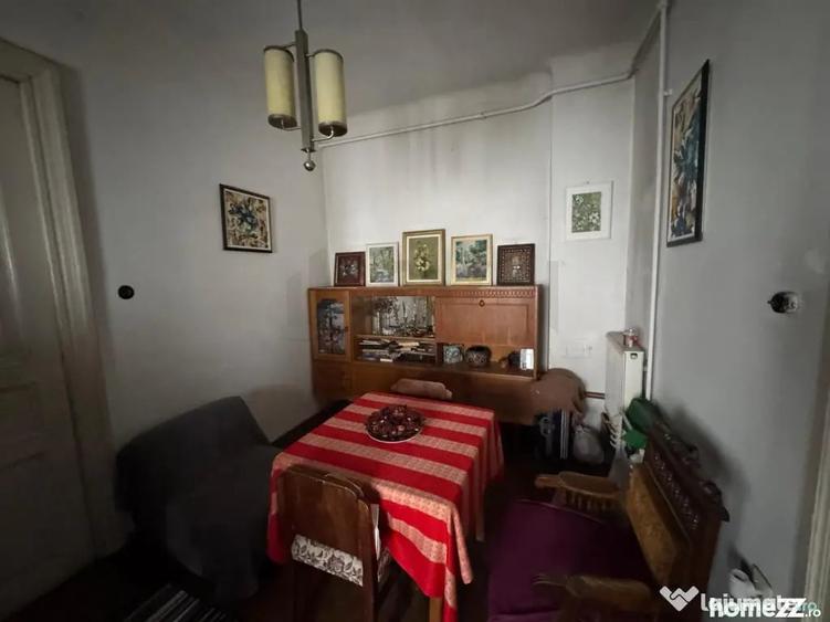 Apartament cu 6 camere decomandat în Ștefan cel Mare