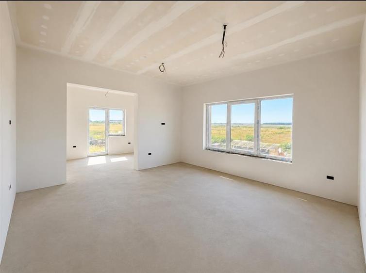 Casă cu 4 camere cu Teren 485 Mp în Sânmartin