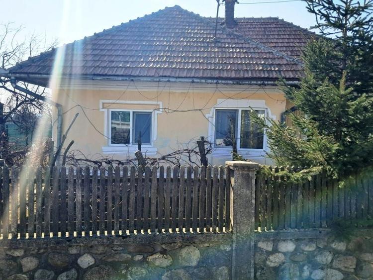 Casă individuală cu 3 camere cu Canalizare în Polovragi