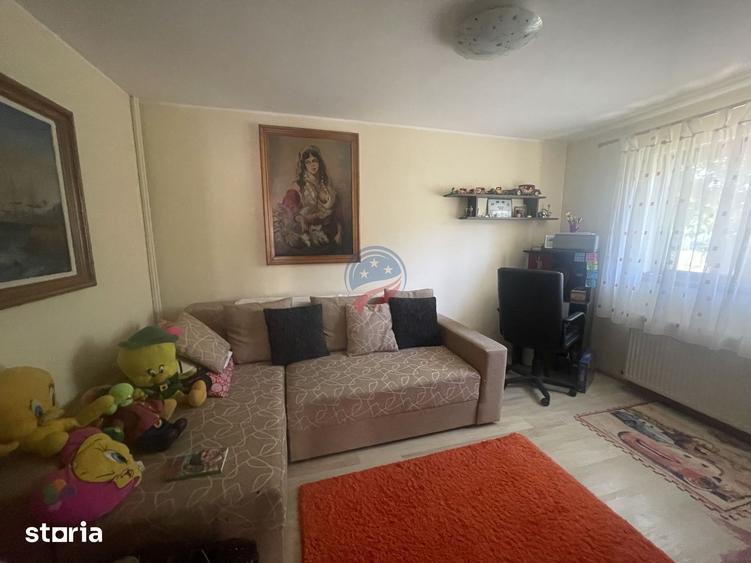 Casă cu 5 camere cu Teren 500 Mp în Șimnicu de Sus